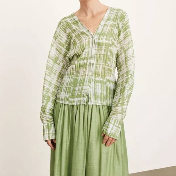 VINCE Tie Dye Long Sleeve Double V-Neck Silk Blouse Green {2C46} - Picture 1 of 7